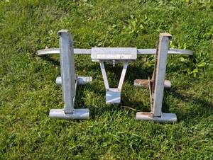 lot 328 image: Extension Ladder Accessory Set - 1 Ladder Balance Bar - 2 Scaffolding Attachments