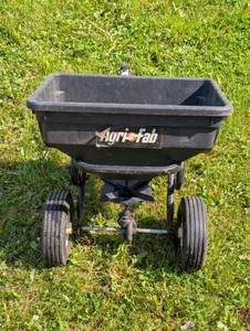 lot 333 image: Agri-Fab Pull Behind Seeder