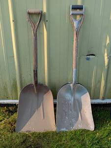 lot 306 image: Set of 4 Aluminum Scoop Shovels - Barn - Winter - Landscaping
