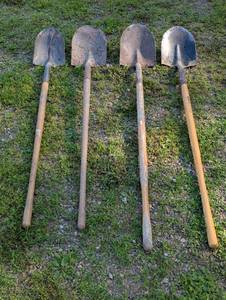 lot 309 image: Set of 4 Steel Shovels - Quality