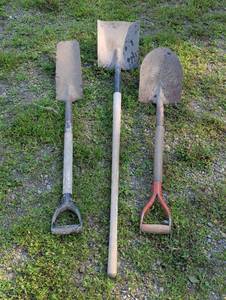 lot 311 image: Set of 3 Shovels - 1 Spade - 1 Flat - 1 Skinny