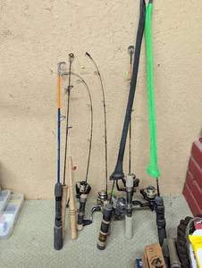 lot 253 image: Lot of 8 Ice Fishing Rods - Mixed