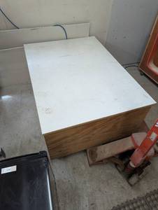 lot 391 image: Custom Rolling Crate - Hinged Cover - On Casters - 49 x 35 x 21