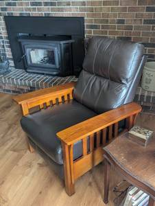lot 404 image: Modern Craftsman Recliner - Black Leather and Maple - 33 x 33 x 24 - Class and Comfort