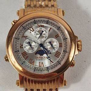 lot 59 image: Mens INVICTA Vintage Collection Wrist Watch Silver Face Gold Band Month Date Day 4092 Great Condition Needs Battery