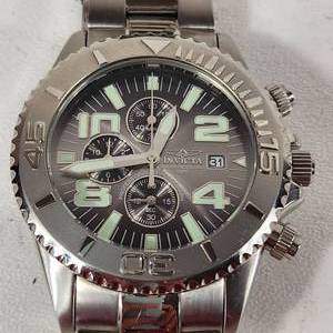 lot 60 image: Mens New INVICTA Wrist Watch Gray Face Silver Band With Date 2494 Needs Battery