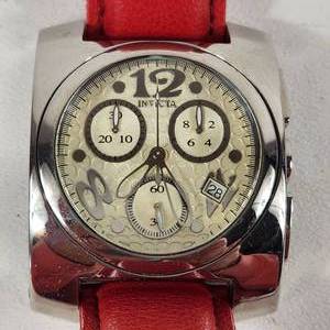 INVICTA 2140 Swiss Made Chronograph Movement White Face Red Band Silver Face Great Condition Needs Battery