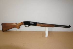 lot 17 image: Winchester Model 190 .22 LLR Semi-Auto Rifle