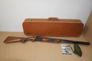 lot 42 image: Browning BSS 12 Gauge Side by Side Shotgun - Original Hard Case