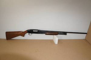 lot 45 image: 1961 Winchester Model 12 20 Gauge Pump-Action Shotgun - 28 Barrel