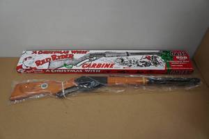 lot 70 image: Daisy Red Ryder 650 Shot A Christmas Wish BB Gun