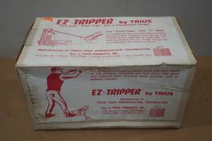 lot 100 image: EZ Tripper 1-Person Trap Thrower