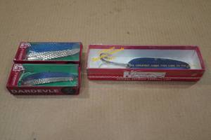 lot 105 image: 3 Dardevle Lures