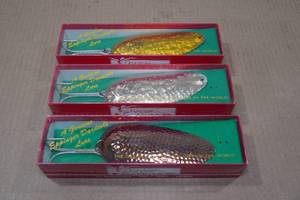 lot 116 image: 3 Eppinger Dardevle Lures