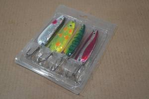 lot 120 image: 4 Spoon Lures