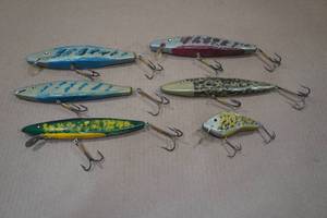 lot 122 image: 6 Vintage Fishing Lures