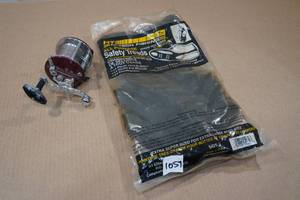 lot 123 image: Pflueger Bond Reel with Hi-Tech Safety Treads