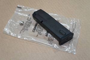 lot 144 image: Sig Sauer P229 .40 S&W Pistol Magazine