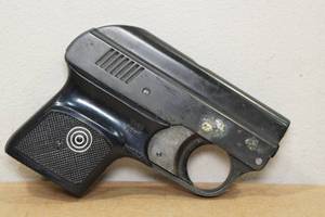 lot 152 image: German Model 6 Starter Pistol