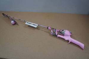 lot 184 image: Realtree Edge Youth Tangle Free Fishing Rod