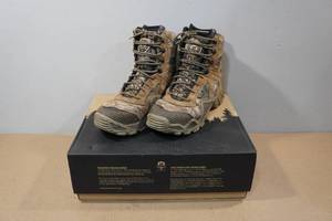 lot 235 image: Irish Setter Vaprtrek Mens 8 Waterproof Hunting Boots - Style A2825 - Size 8