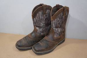 lot 241 image: Cabelas USA Waterproof Western Boots - Size 10.5
