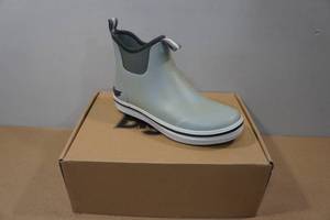 lot 242 image: Biggs Grey Rubber Fishing Boots - Size 9