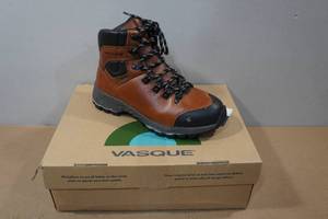 lot 243 image: Vasque Womens 7145 St Elias FG GTX Hiking Boots - Size 7