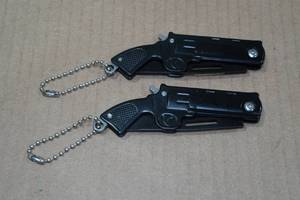 lot 264 image: 2 Pistol Folding Knives