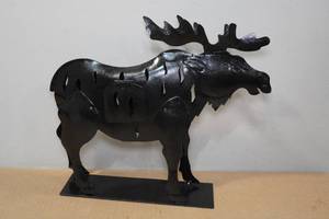 lot 307 image: MN Moose Metal Tea Canoe Dcor