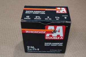 lot 407 image: 25 Winchester AA 12 Gauge 2-34 Super Handicap 9 Shot Shotshells