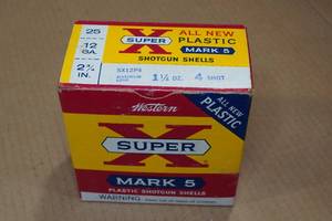 lot 425 image: 25 Western Super-X 12 Gauge 2-34 4 Shot Shotshells