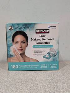 lot 61 image: NEW KIRKLAND SIGNATURES DAILY MAKE-UP REMOVER TOWELETTES (150 COUNT 1PK. MISSING)