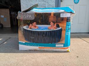 lot 94 image: SALUSPA LUXE HOLLYWOOD 6 HOT TUB