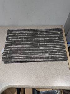 lot 78 image: CALVIN KLEIN ACCENT RUG