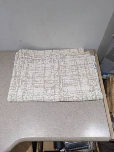 lot 82 image: CALVIN KLEIN ACCENT RUG