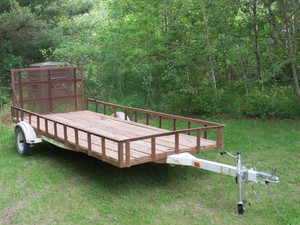 lot 1 image: 2001 - 15 x 76 Utility Trailer