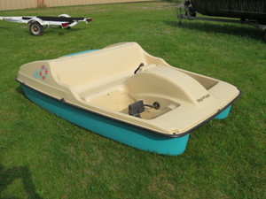 lot 5 image: Water Wheeler Paddle Boat with Canopy