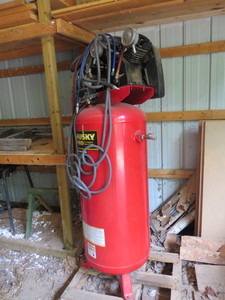 lot 7 image: Husky Pro 60 Gallon Air Compressor with 50 Hose