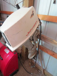 lot 8 image: 18HP Johnson Outboard Motor