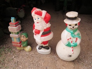 lot 20 image: Mixed Lot of Light Up Christmas Yard Decorations - Santa, Elf and Snowman