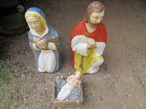 lot 21 image: Mixed Lot of Christmas Yard Decorations - Mary, Joseph and Baby Jesus