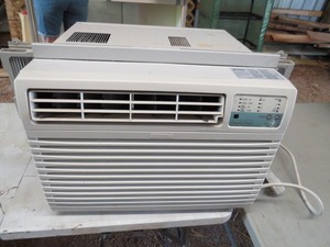 lot 40 image: Kenmore air conditioner Model # 58076100800  10,000BTU