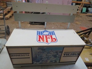 lot 49 image: NFL Childrens BenchToy Chest