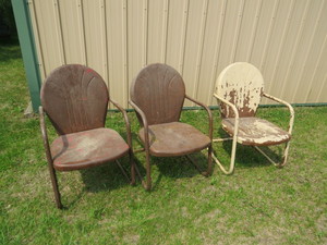 lot 60 image: Set of 4 Vintage Metal Lawn Chairs