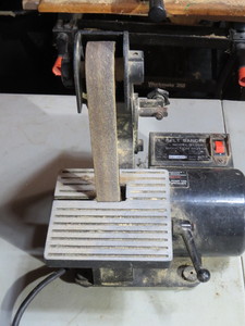 lot 63 image: Master Mechanic 1 x 30 Belt Sander