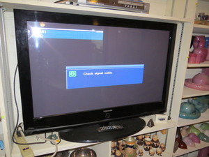 lot 73 image: Samsung PN42A400 42 Plasma HDTV with Remote