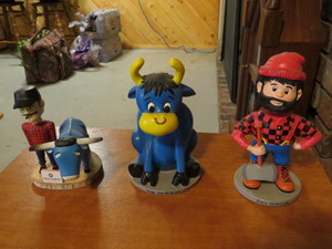 lot 77 image: Mixed Lot of Paul Bunyan and Babe the Blue Ox Bobbleheads