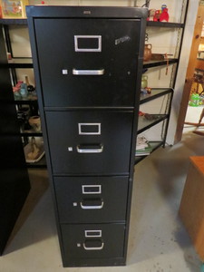 lot 86 image: 4 Drawer Filing Cabinet