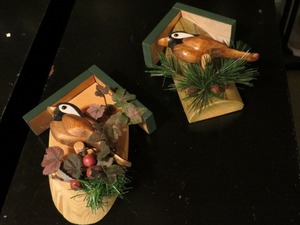 lot 38 image: Mixed Lot of 2 Bird Wall Decorations